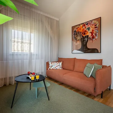 Ultra - Unirii & Old Town Bukareszt