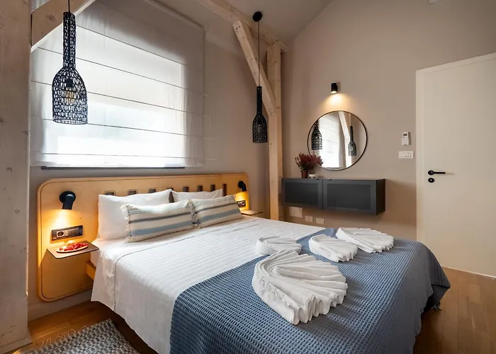 Ultra - Unirii & Old Town Apartman *