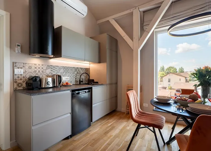 Ultra - Unirii & Old Town Апартаменти Бухарест