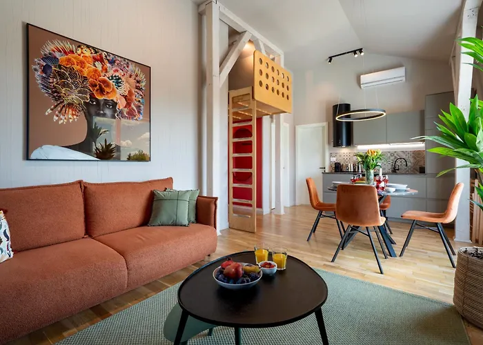 Ultra - Unirii & Old Town * Бухарест