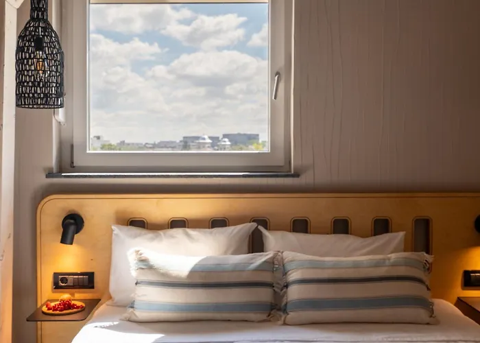 Ultra - Unirii & Old Town Bukarest