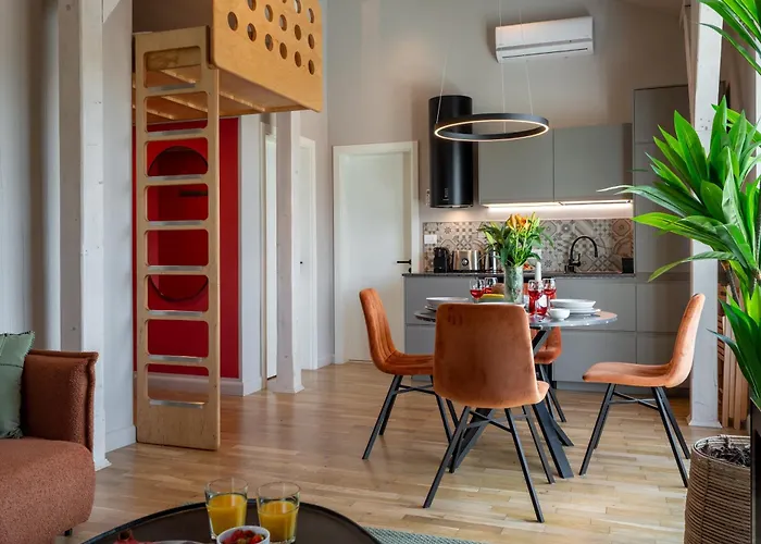 Ultra - Unirii & Old Town * Бухарест