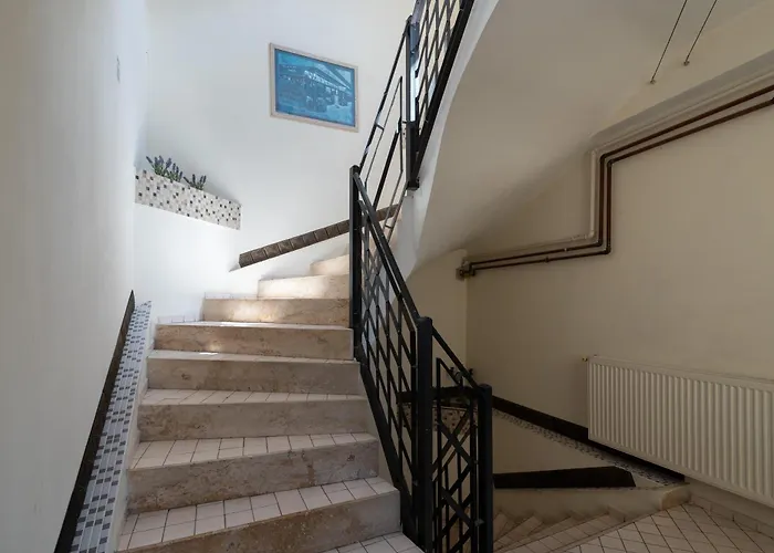 Ultra - Unirii & Old Town * Бухарест