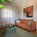 Ultra - Unirii & Old Town Bukarest